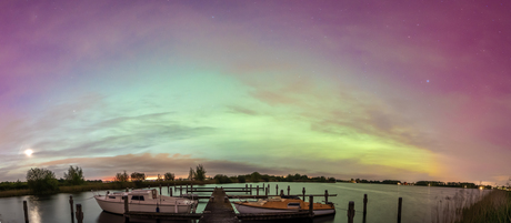 Panorama van het noorderlicht.