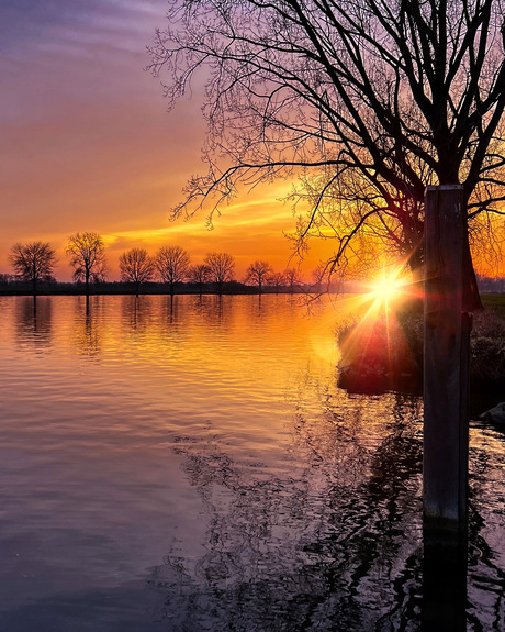 Sfeerfoto aan de Maas. 