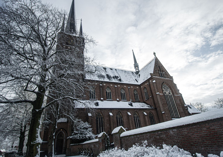 kerk in de sneeuw