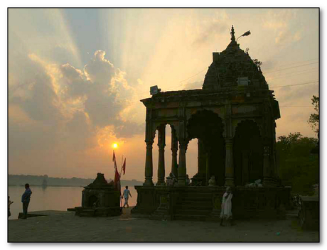 MAHESHWAR-ALONG THE NARMADA RIVER