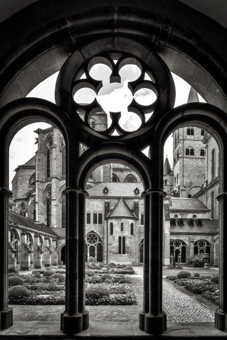 Doorkijkje Kerk Trier