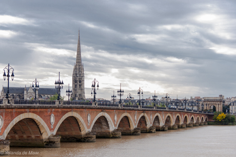 Pont De Pierre en Porte de Bourgogne