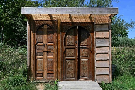 Openbaar toilet in het bos(1)