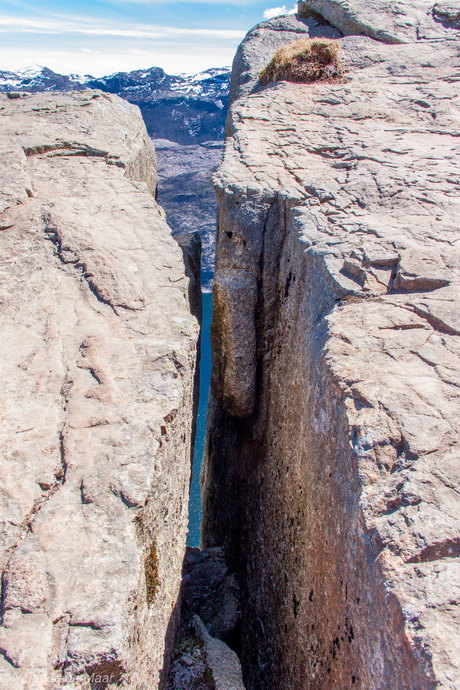 Prekestolen,  nauwe spleet.