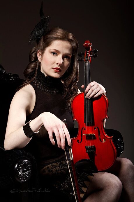 Lady Violin.jpg