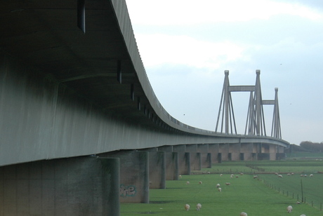 Brug over Waal