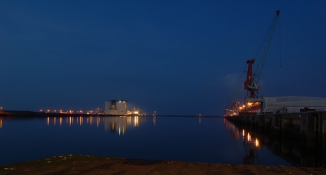 Eemshaven by night