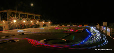 Modelrace in de nacht