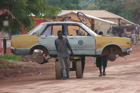 Taxi met pech in Ghana