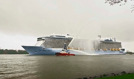 Ovation of the seas koerst naar Rotterdam