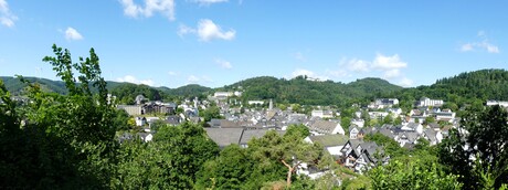 P1280985  Sauerland Bad Laasphe nr4   Snel panorama  vanaf Kurpark  25 juni 2025 