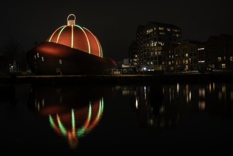 Dot als grootste kerstbal van Europa