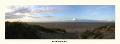 Uitzicht op het strand vanuit de duinen