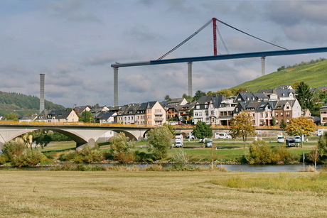 Brug in aanbouw.