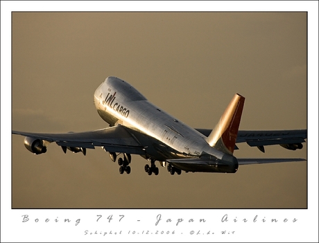 JAL Cargo lift off