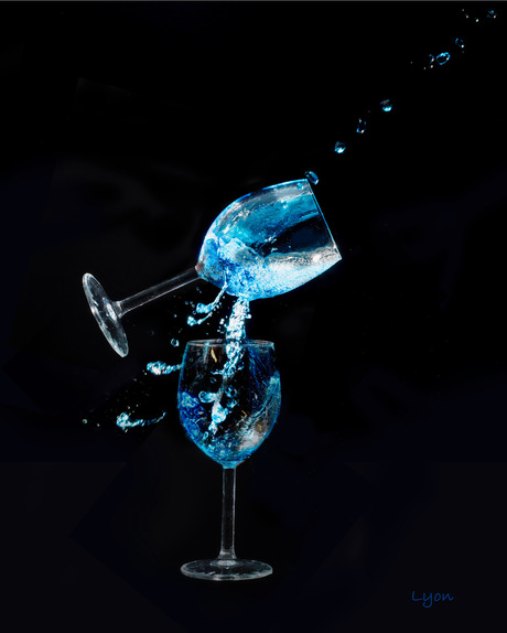 Blauw water in glas