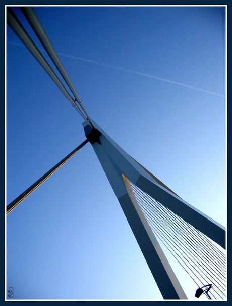 Vliegtuig over de erasmusbrug