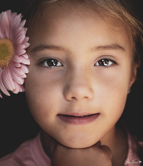 Kinderportret mijn dochter Amy met glinsterende ogen 