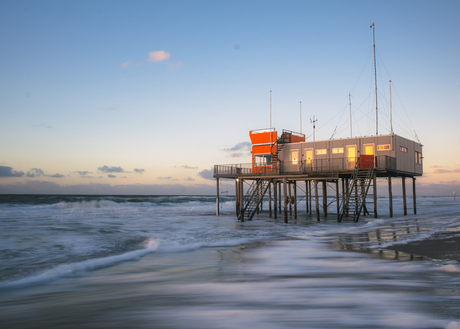 De Puitaal Reddingsbrigade bij zonsondergang