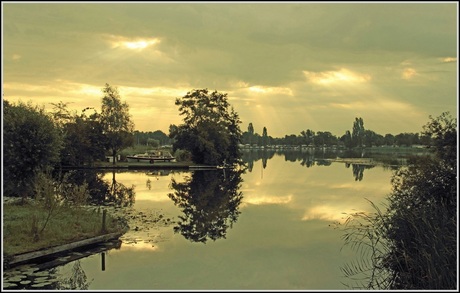 De zon brak door de wolken