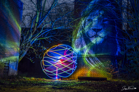 LightPainting verlaten fabriek met graffitie