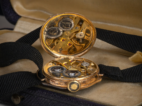 120 jaar oud horologe op de foto.