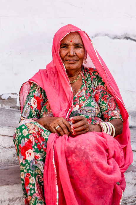 Indiase vrouw in het roze