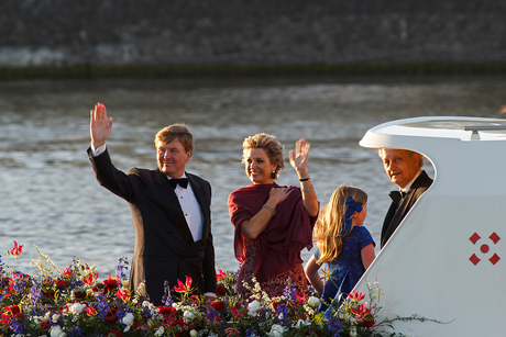 Koningspaar tijdens Koningsvaart