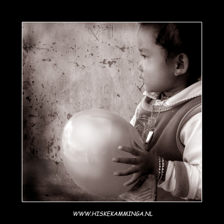 Meisje met ballon in Tibet