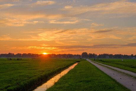 Zonsondergang in de polder