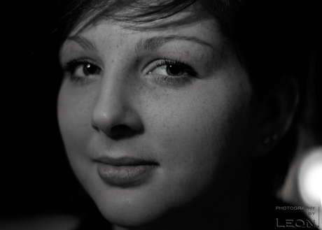 Portret van model in zwart-wit