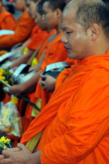 Monniken geven zegen op nieuwjaarsdag