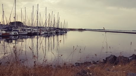 De avond inval in Brouwershaven Zeeland.