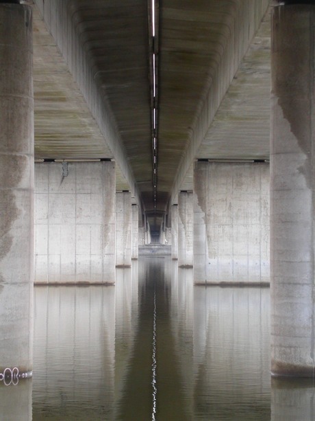 onder de brug