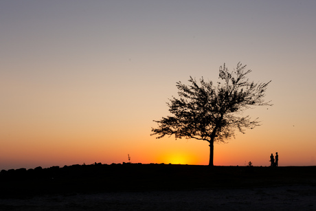 Makkum Strand bij zonsondergang 