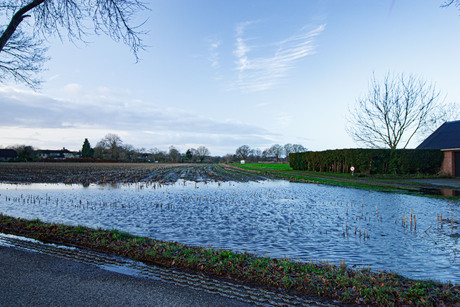 nogmaals landerije door regenval met kerst.