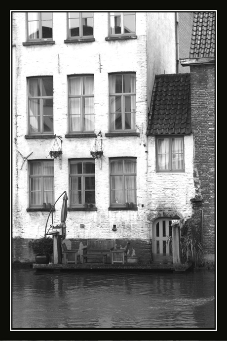 Terrasje bij het water in Gent