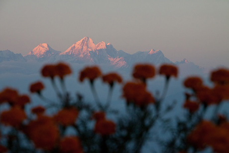 zonsondergang bij Nagarkot, nepal, boven de Annapura Hinmaya