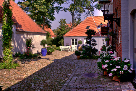 idyllisch binnenplaatsje in Ribe Denemarken