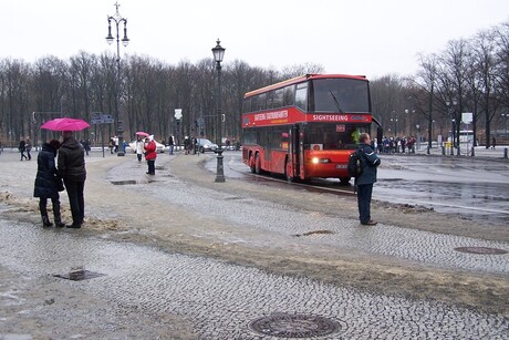 100_2336_bij BrandenburgerTor.JPG