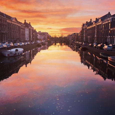 Zonsondergang na een regenachtige dag.