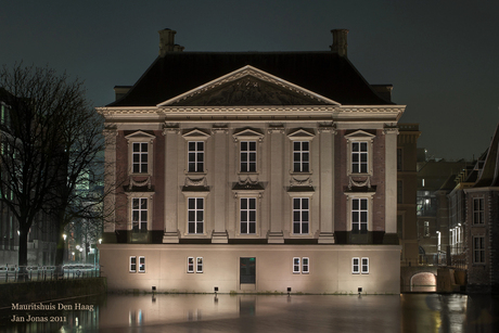 Mauritshuis by night