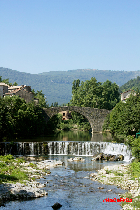 Romeinse brug in het stadje Le Vigan (Frankrijk)