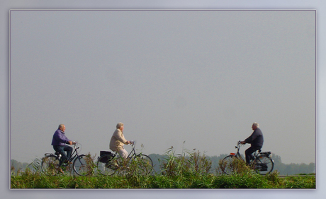 Fietsen op de dijk