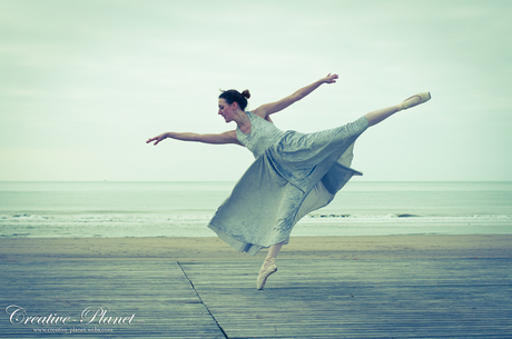 ballerina bij zee