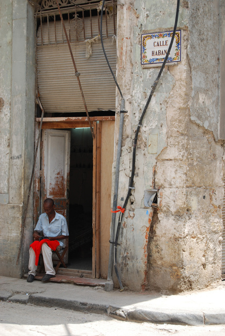Cuba - Buitenwerk in de Calle Habana