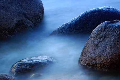 Stenen in zeewater