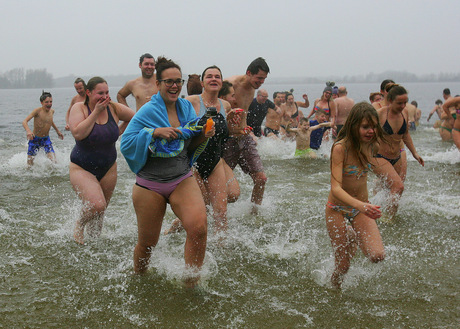 Nieuwjaarsduik Valkenburgse Meer