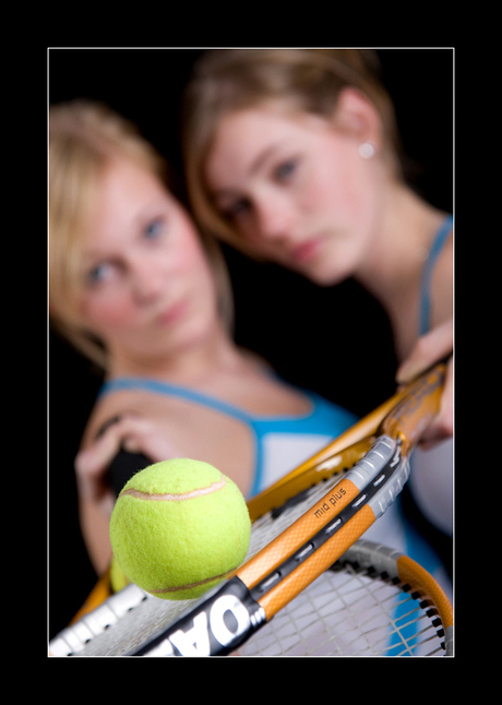 Laura & Vera, Tennis