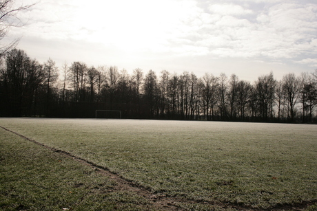 voetbalveld in de winter